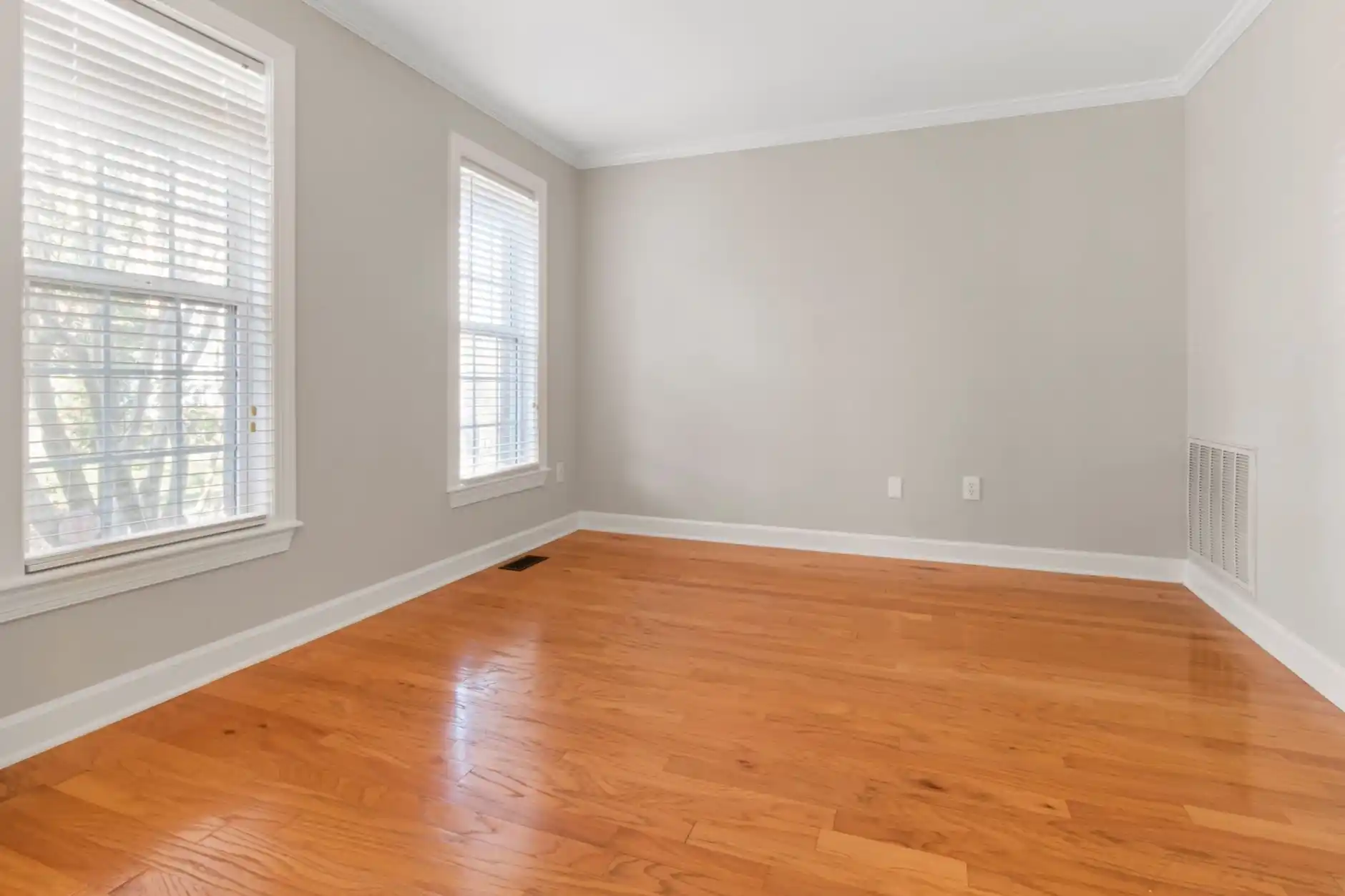 wall color with oak floors featured image