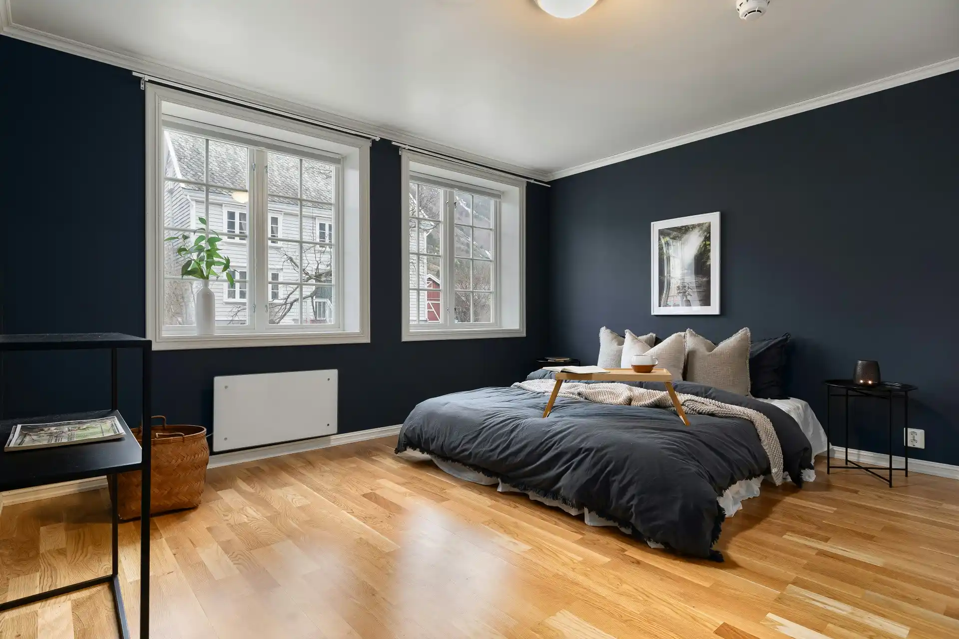 wall color with oak floors